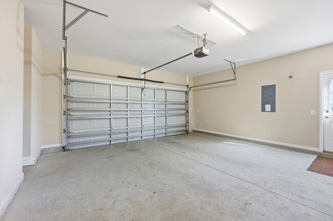 Building Photo - 292 Oak Crest Cir