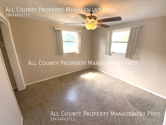 Building Photo - Pet Friendly / Central A/C / Carport / Lau...