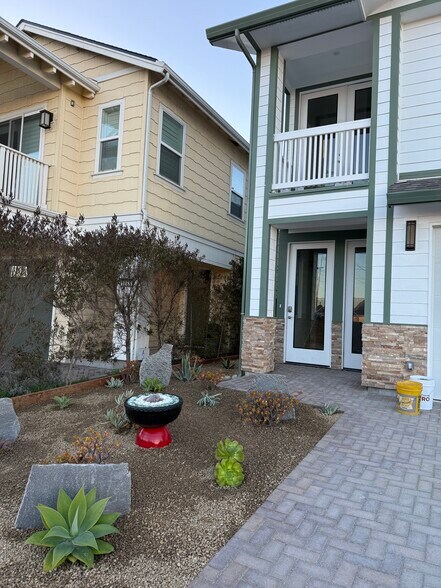 Building Photo - 1869 Ocean View Ave