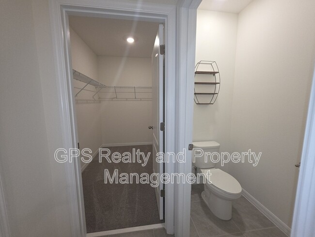 Building Photo - 33409 Country House Dr