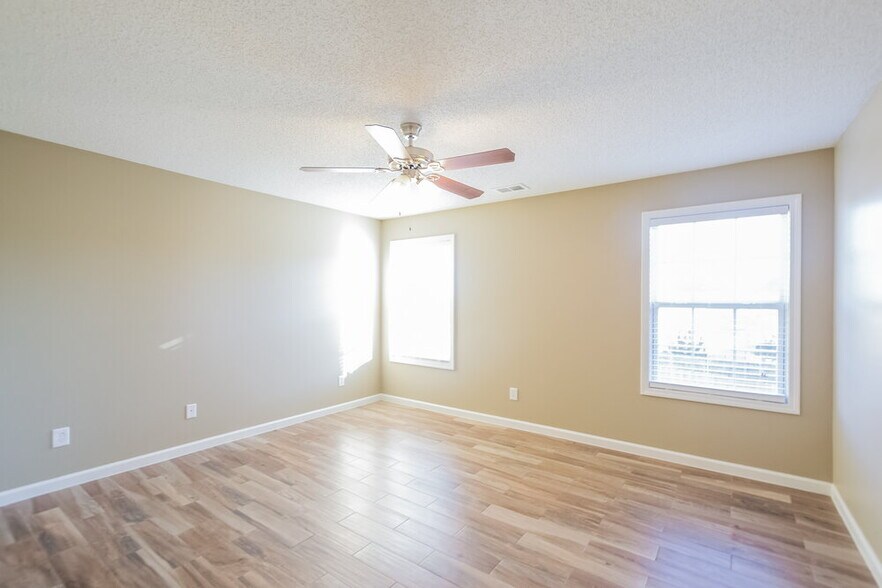 Building Photo - 240 Greystone Cir