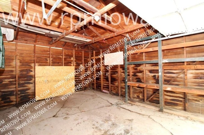 Building Photo - 1004 E Sheridan Ave