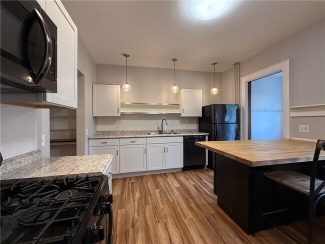 Building Photo - 1036 Monroe Ave