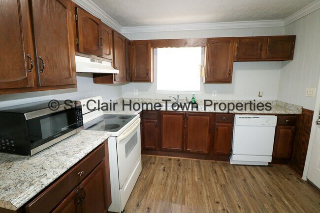 Building Photo - One level Home Close to Town