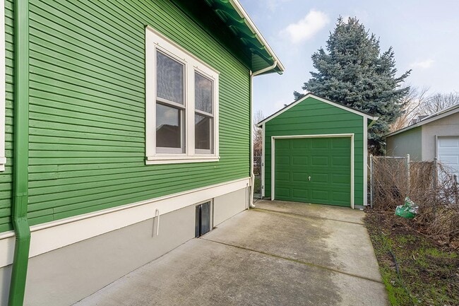 Building Photo - 5324 N Maryland Ave