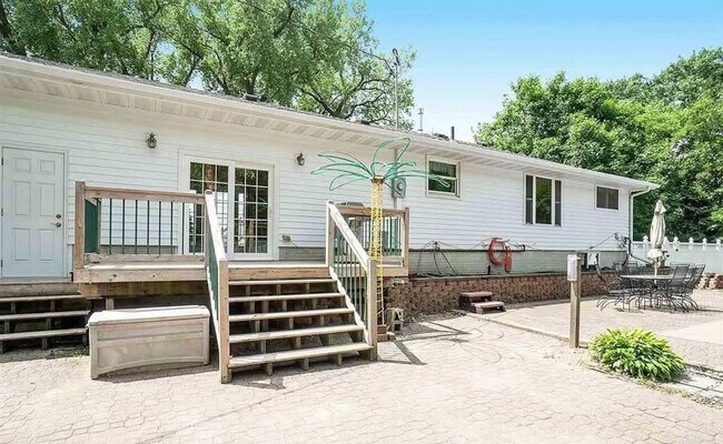 Building Photo - 27097 S Cliff Ave
