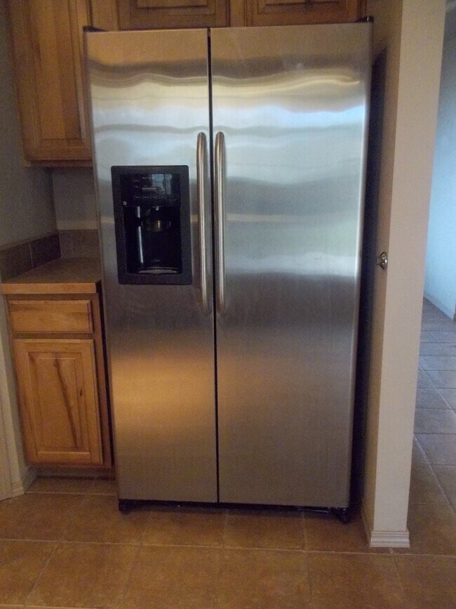 Building Photo - Beautiful home close to HAFB and town.