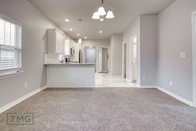 Building Photo - 3/2 Home Ready for the Holidays! $500 Move...