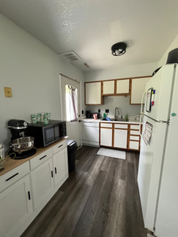 Primary Photo - 406 E Plainview Ave