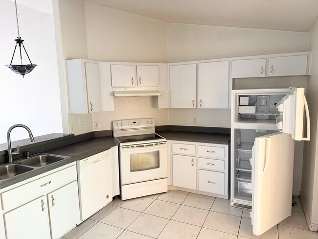 Building Photo - 33 Flamingwood Ln #B