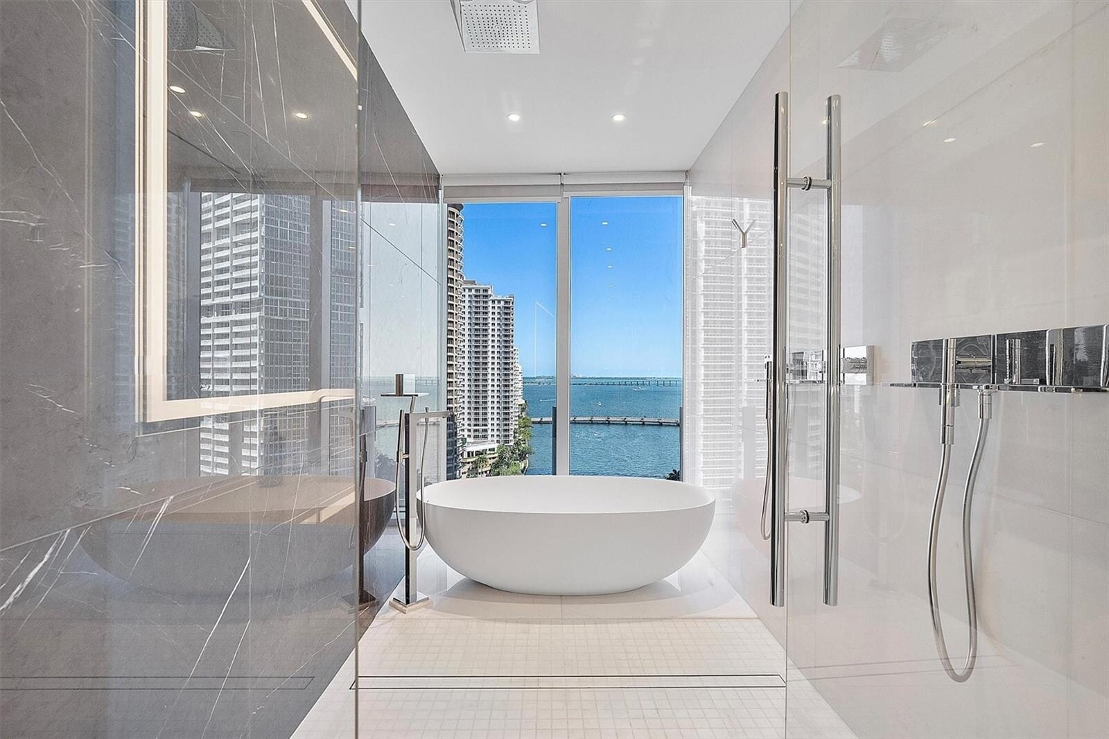 Building Photo - 300 Biscayne Boulevard Way