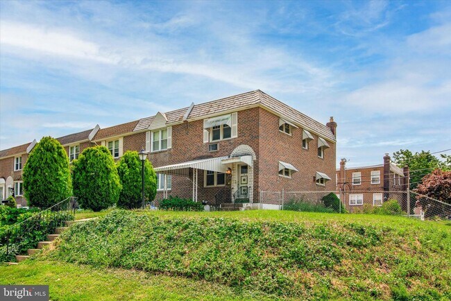 Building Photo - 330 Rively Ave