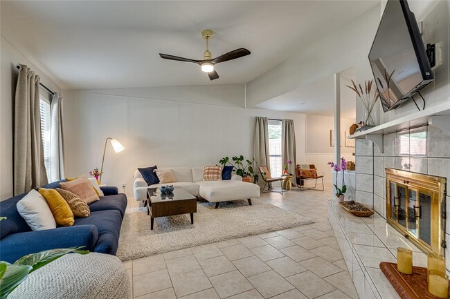 Building Photo - 3321 Pinion Dr