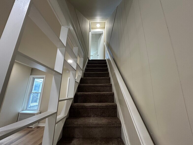 Building Photo - 607 N 17th St