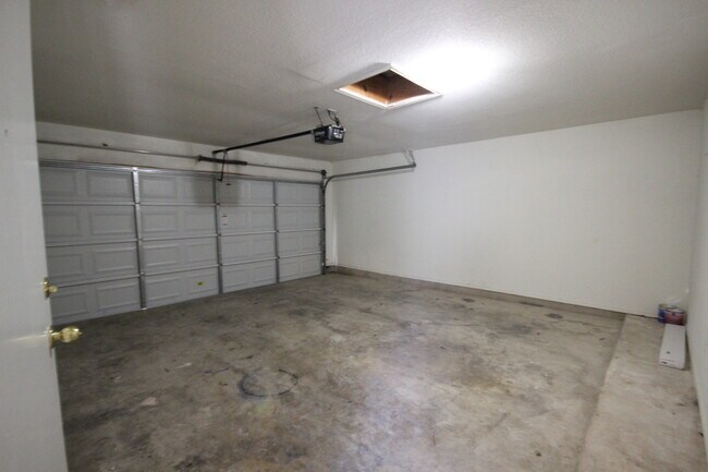 Building Photo - Updated Austin's Colony 4 bedroom 2.5 bath...
