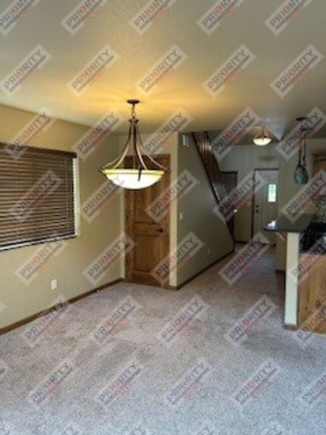 Building Photo - Spacious Home with Everything You’re Looki...