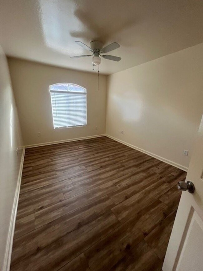 Building Photo - 722 K St