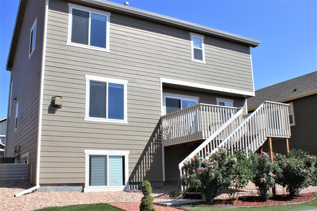 Building Photo - 835 Pistol River Way