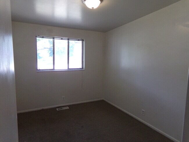 Small Bedroom - 5522 East Edgewood Drive