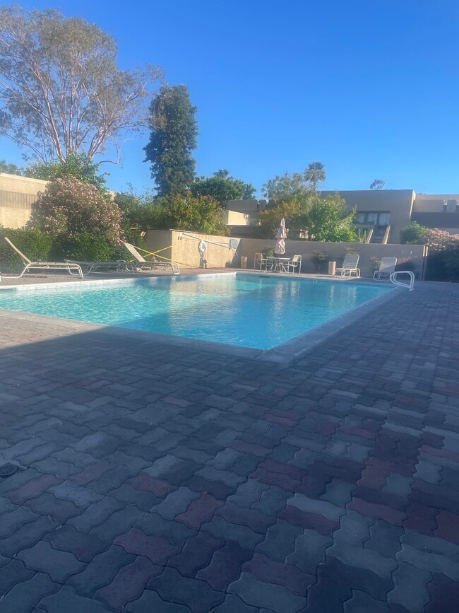 Building Photo - 403 Bradshaw Ln