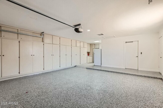Building Photo - 12535 W Skyview Dr
