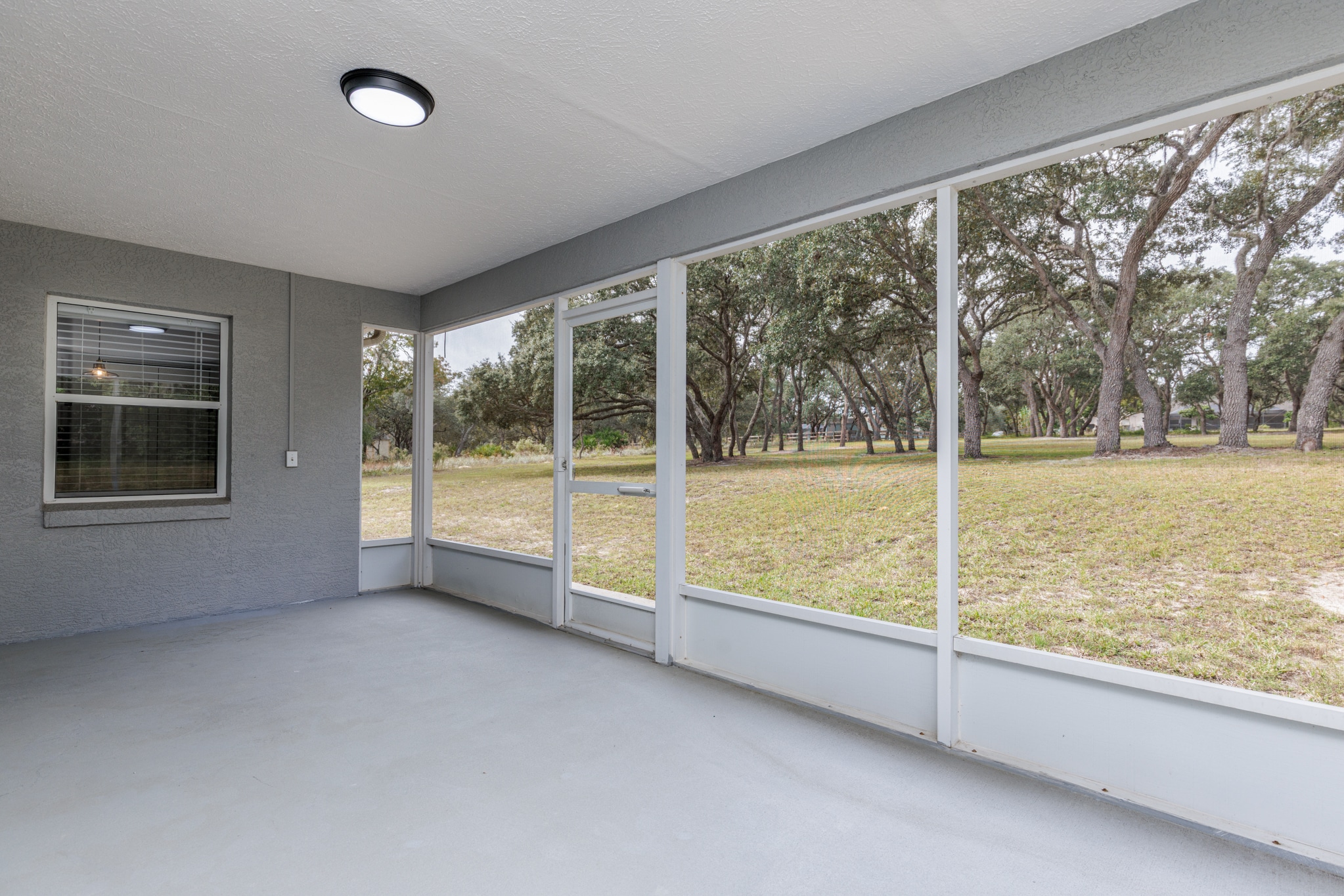 Building Photo - 320 N Fresno Ave