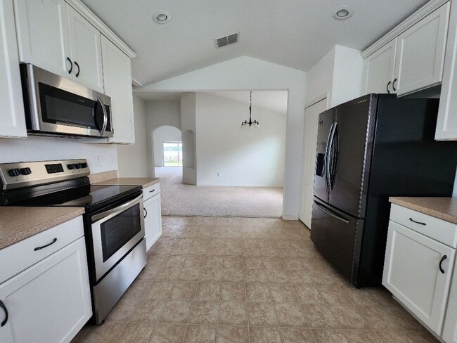 Building Photo - Gorgeous 4-Bedroom Lakefront!!