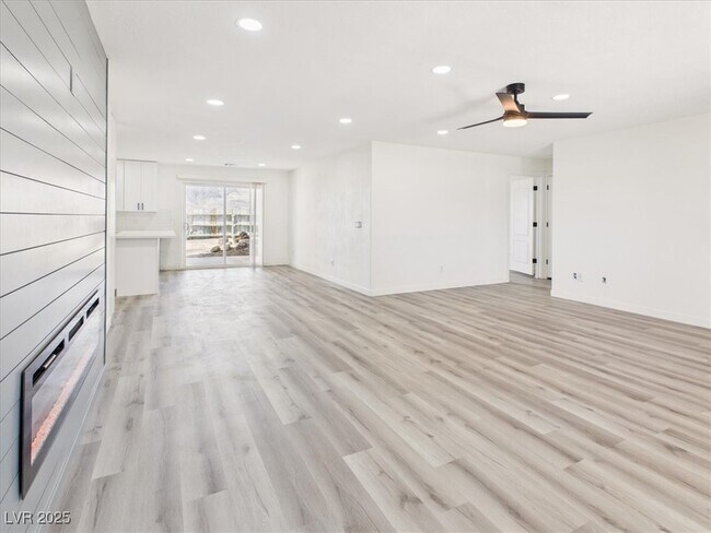 Building Photo - 5610 N Linda St