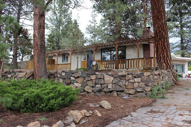 Building Photo - Historic Midtown Bend Gem with Detached St...