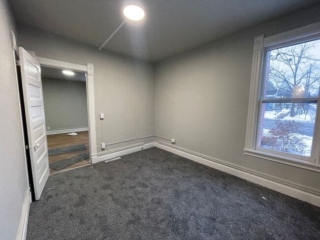 Building Photo - Four Bedroom Home