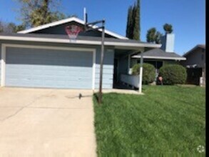 Building Photo - Modesto, 3 bedroom 2 bathroom with a 2 car...