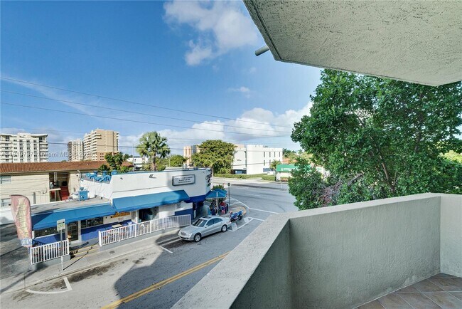 Building Photo - 2550 SW 27th Ave