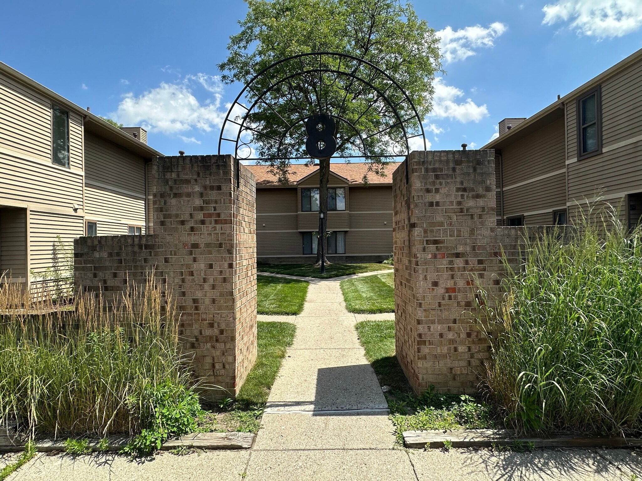 Building Photo - 225 Briarcrest Dr