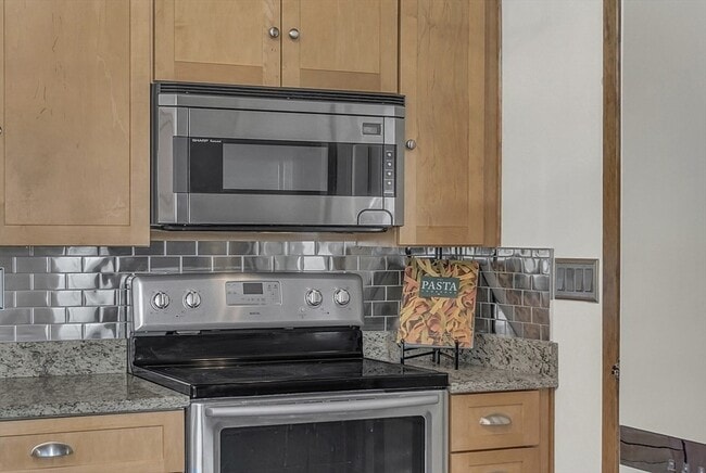 Building Photo - 23 Laurie Ln