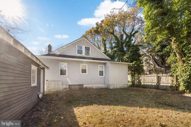 Building Photo - 27 E Groveland Ave