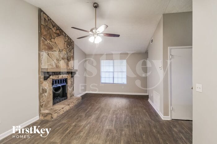 Building Photo - 1163 Mainstreet Valley Dr