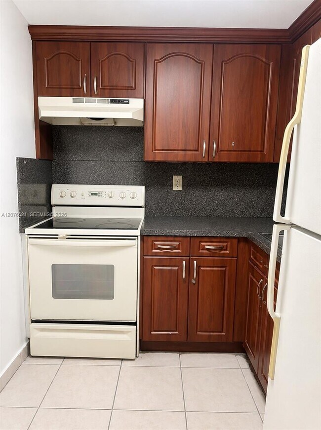 Building Photo - 666 W 81st St