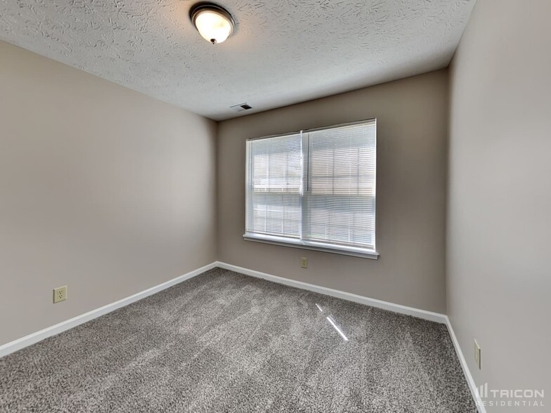 Building Photo - 1022 Pine Mountain Way