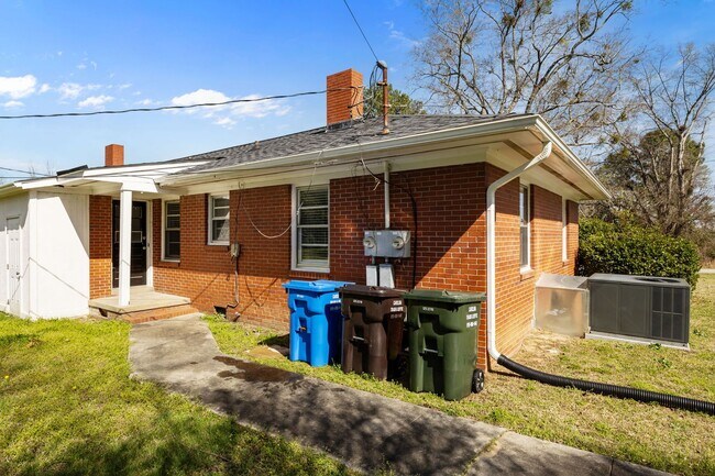 Building Photo - Duplex