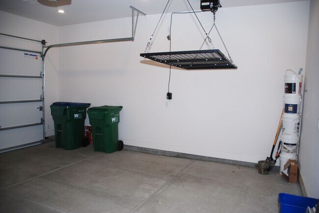 Building Photo - Beautiful Toll Brothers 3BR, 3Bath, 2Car Home in South Reno