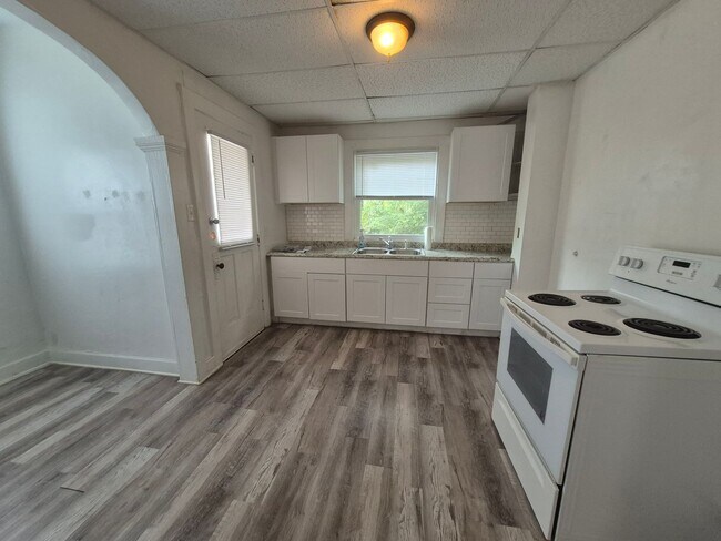 Building Photo - 1967-1969 Rugby