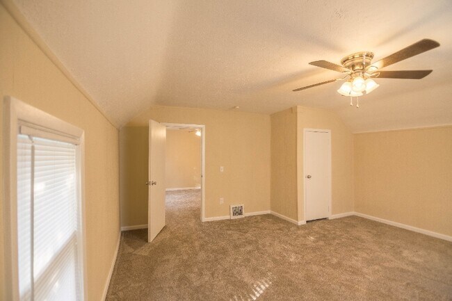 Building Photo - 37355 2nd St