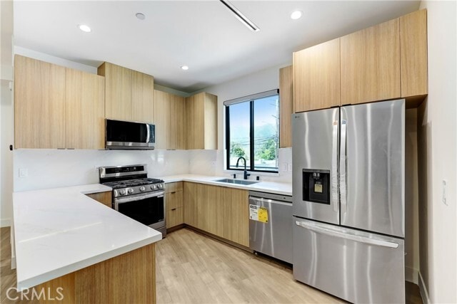 Building Photo - 4036 Rosemont Ave