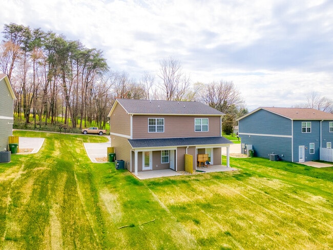 Building Photo - 312 Bogle St