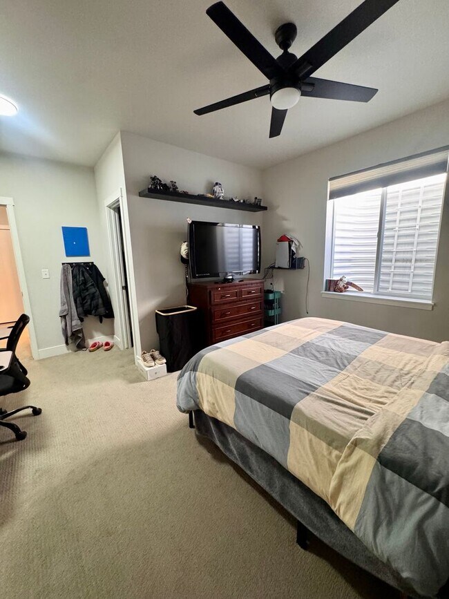Building Photo - LUXURY 4 Bedroom home in NORTHGATE with Mountain Views
