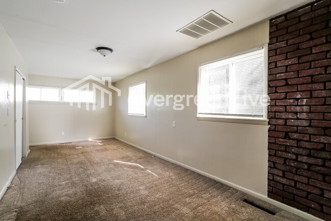 Building Photo - 4663 E Livingston Ave