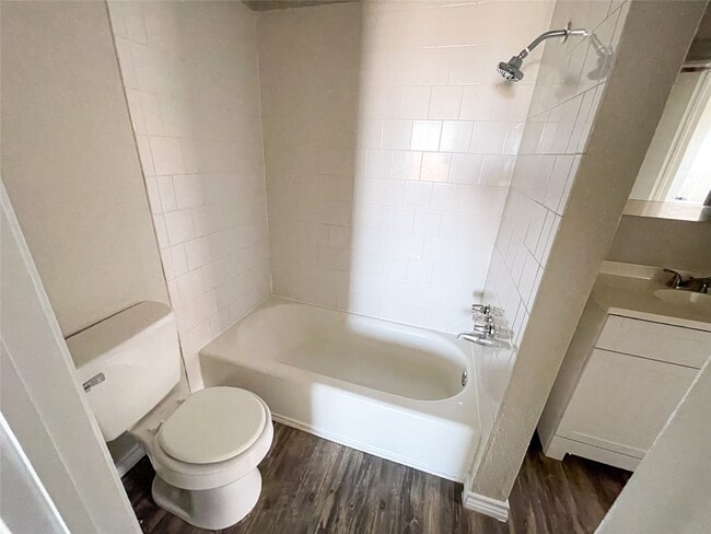 Building Photo - 4612 W Orange St