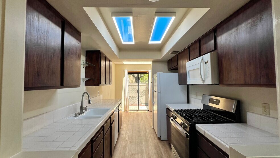 Building Photo - 10 Whitewater