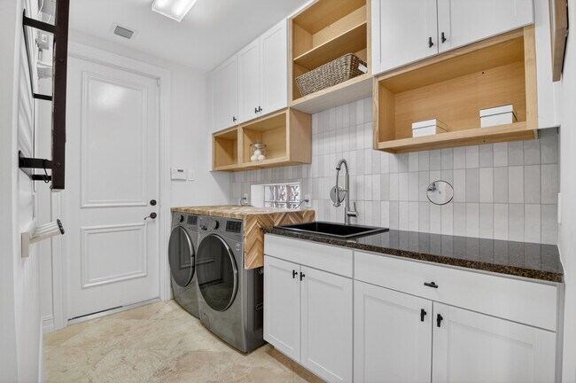 Building Photo - 17921 Villa Club Way