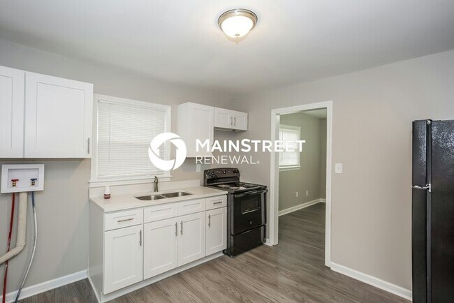 Building Photo - 3 Bedroom Pet-Friendly Home in Charlotte, NC with Main Street Renewal